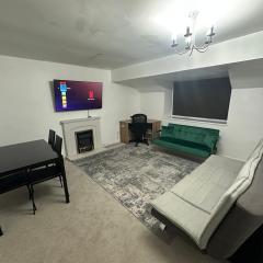 Serene Birmingham City Apartment with free parking - Sleeps 6 - Prime, Disney, Netflix