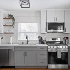 Whole House in Bay View + Fenced-in Yard + Parking