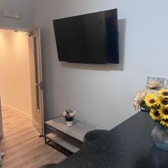 Deluxe en-suite bedrooms in CV2