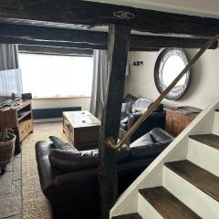 Character 3 Bed Cottage, Close to Waters edge, Parking