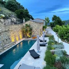 Authentic renovated villa, pool, magnificent view