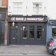 GuestReady - Rose and Monkey Hotel