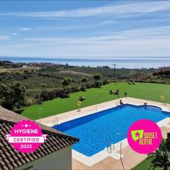 Bright and quiet apartment with a pool