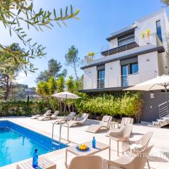 Cool and Stylish Villa Avanti with Private Pool, Beautiful Views and Air Conditioniing