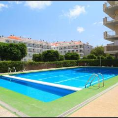 Reina Apartment 150m to Beach with Pool and Balcony near to PortAventura