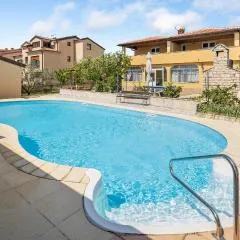 Cozy Apartment In Zbandaj