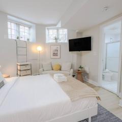 Quaint Studio Apt Steps from Back Bay