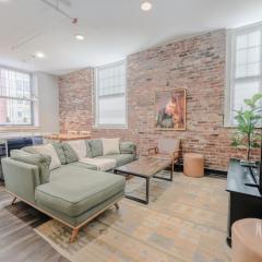 Lavishly Designed Home With Office Close to T