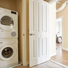 Bright and Bold 2 Bedroom unit Minutes from the T