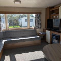 Lovely Caravan For Hire At Manor Park In Hunstanton Ref 23053B