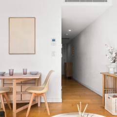 Central peaceful 1 bedroom with balcony & aircon