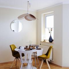 Moderne Fewo mit Balkon und Parkplatz - salt apartments