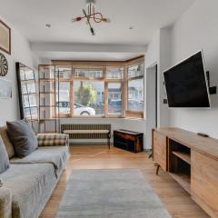 2BR Garden Home Free Parking for 7 Guests Easy Access to London & Heathrow