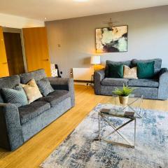 Spacious 2 Bed Perfect for City Centre & Bay, Pool, Gym