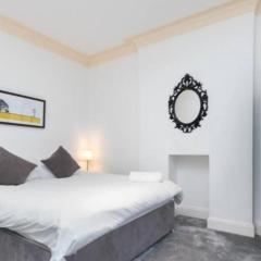 Elegant 3BR Apartment l Heart of Chelsea