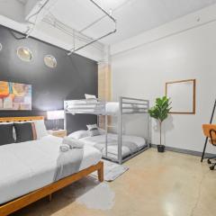 Stunning Downtown Apartment with Pool, Laundry, Parking