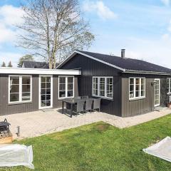 Cozy Summer House Near Ore Strand