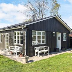 Cozy Summer House Near Ore Strand