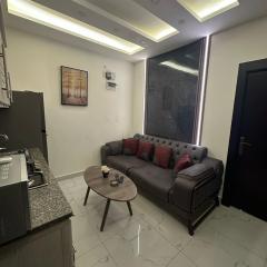شقة فاخرة - غرفتين نوم وصالة صغيرة مع بلكونة Modern 2 Bedrooms Appartment with Balcony