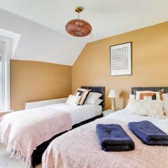 Cosy 3 bedroom house with Free parking and WiFi