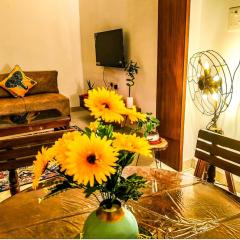 VERY Posh FF 2BHK - Heart of Py -2KM to Main Beach