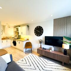 Stylish apartment 1 min to town centre and harbour