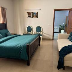 Family Friendly 2-Bedroom Home Upper Portion with Parking