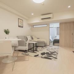 1 minute from Higashi-Shinjuku Station Large living room