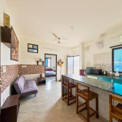 TicAna Large 1Bedroom Living Kitchen with AC , fiber wifi Rooftop garden lake view