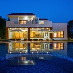 ELIVAAS Sanisa Farm 3-BHK Farmhouse with Pvt Pool, Game Zone & Lush Garden