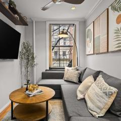 Sleek Manhattan Pad in Prime Location