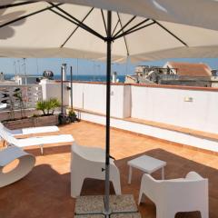 Old town apartment with sea view private rooftop