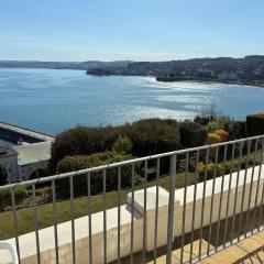 No1 Marina Court - Wow Sea View Apartment