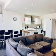 High Street Duplex 3 Bed Flat