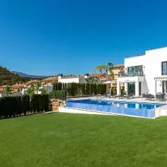 VACATION MARBELLA I Villa De La Resina, Infinity Pool, Golf Community, Africa Views