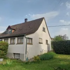 Maison spacieuse à Sainte-Croix-en-Plaine avec jardin