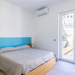 Brombeis Double Bedroom Center by NapoliApartments