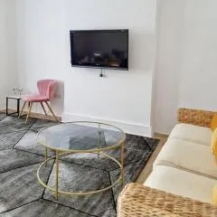 Evo Stays - 2 bedroom, 2 mins walk to Station