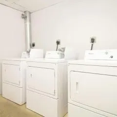 Downtown Luxury 1BR Pets Welcome Washer and Dryer in Building