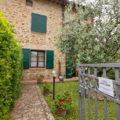 Casa Leonardo, Montaione, Mura