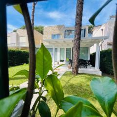 Villa Dëbora, Lura 3 Gjiri i Lalëzit