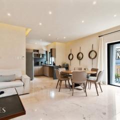 Prime 5th Ave Stay - 4BR with King Beds & City Views