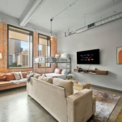 Stunning Downtown Apartment with Pool, Laundry, Parking