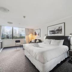 City Pad with Hyde Park Views, Walk to Everything!