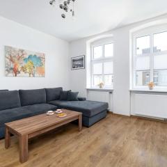 Comfortable Apartment Near the Old Town by Noclegi Renters