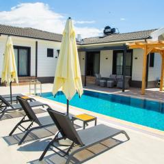 Villa with Private Pool and Jacuzzi 2