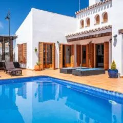 Villa with sunny private pool in golf resort - child friendly!
