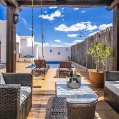 Villa with sunny private pool in golf resort - child friendly!