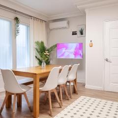 July & August, Hongdae, 3min to Hapjeong Stn, 7 Guests