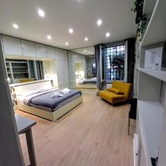 Piazza di Spagna, ground floor, historic center